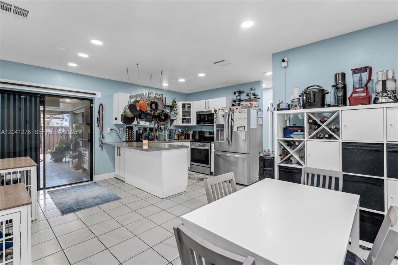 525 NW 100th Ct, Unit 525, Miami, FL 33172 Photo