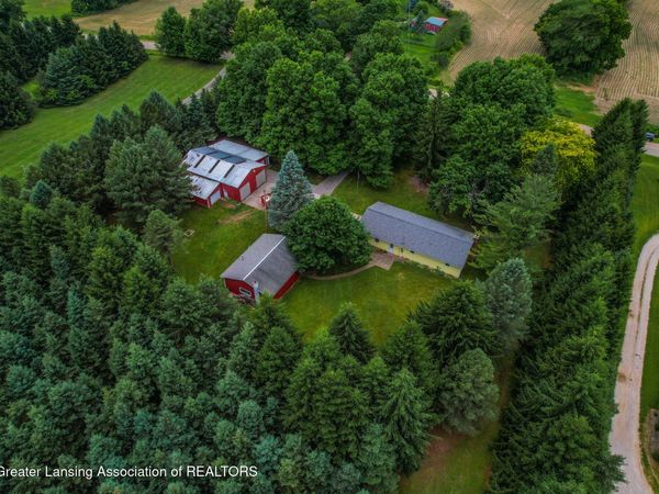 916 N Ainger Road, Charlotte, MI 48813
