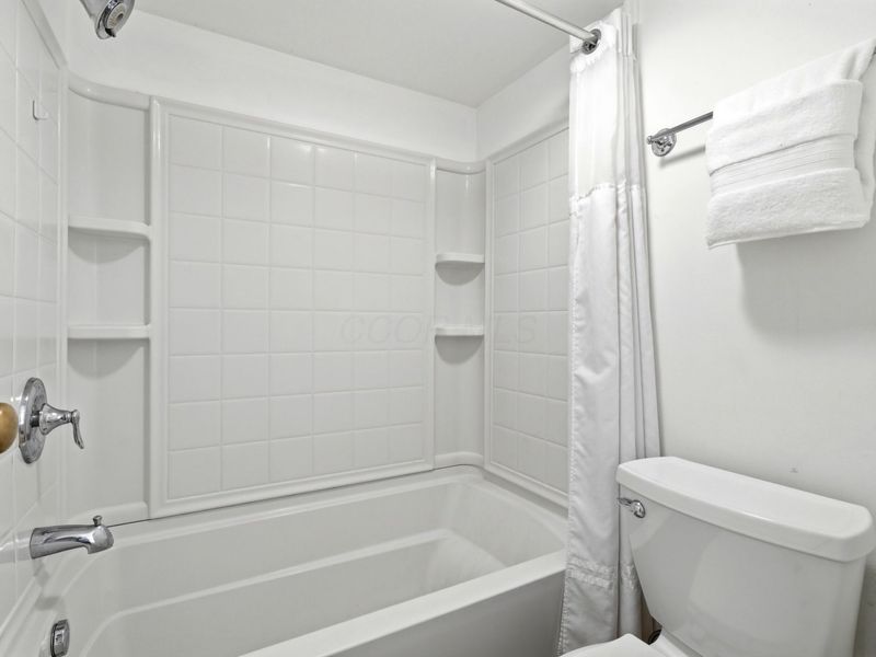 911 Manor Lane, Unit B, Columbus, OH 43221 Photo 23