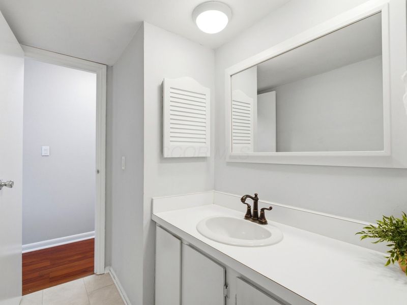 911 Manor Lane, Unit B, Columbus, OH 43221 Photo 31