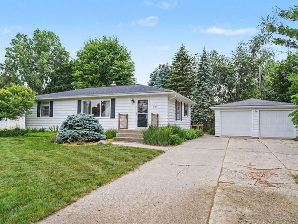 2162 Finsbury Lane NW, Grand Rapids, MI 49504