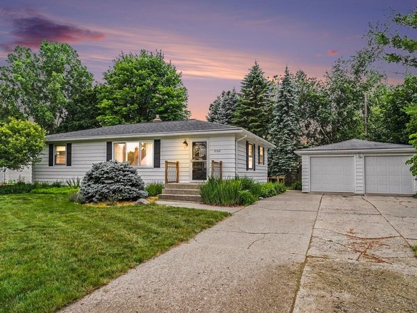 2162 Finsbury Lane NW, Grand Rapids, MI 49504