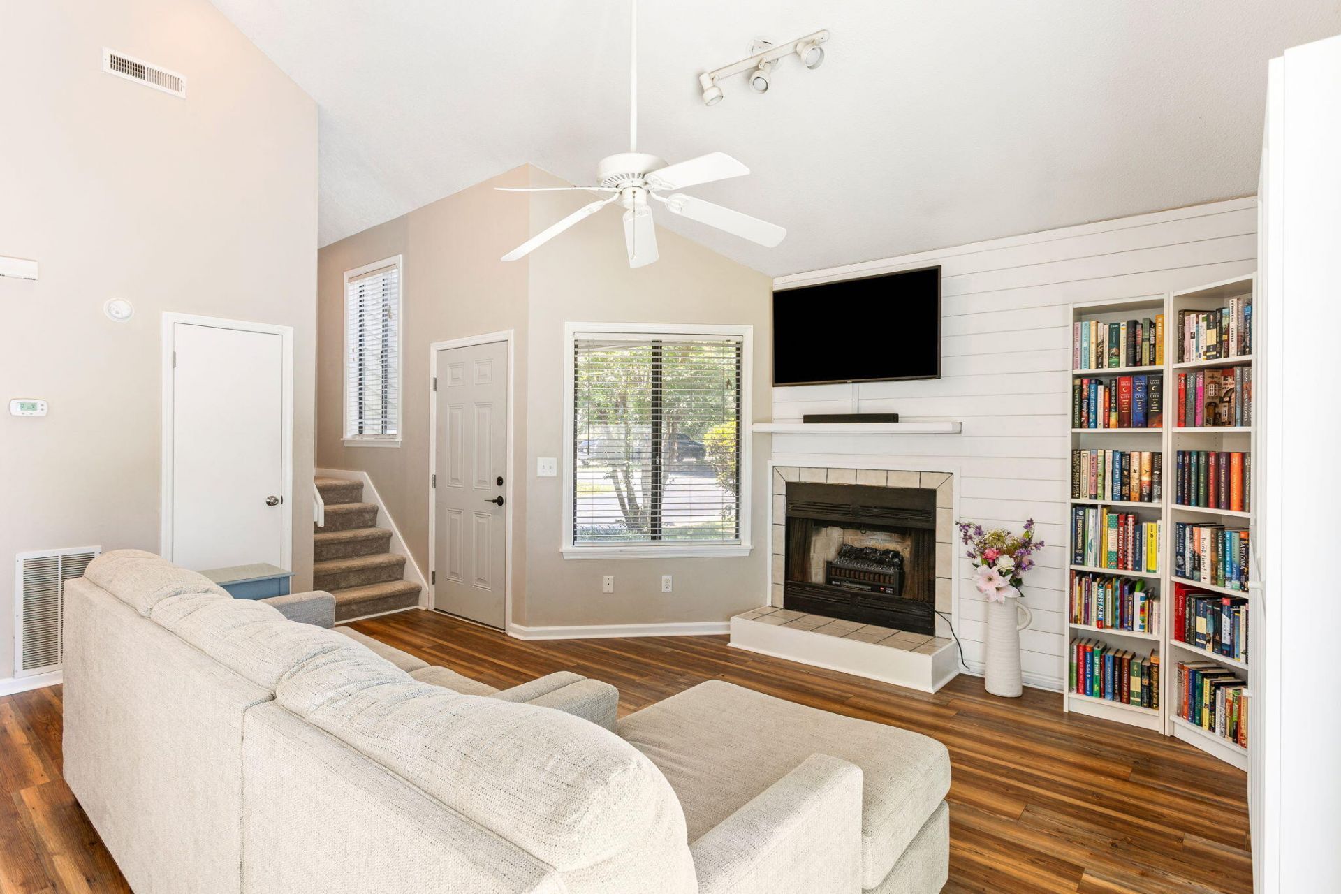 28 Maplecrest Drive Photo 5