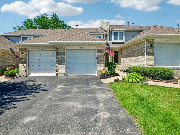 421 Lakeview Circle , Bolingbrook, IL 60440