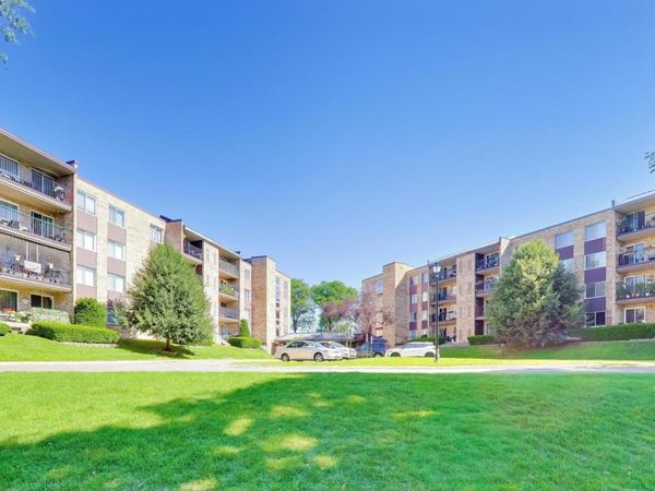 502 W Huntington Commons Road , Unit 340, Mount Prospect, IL 60056