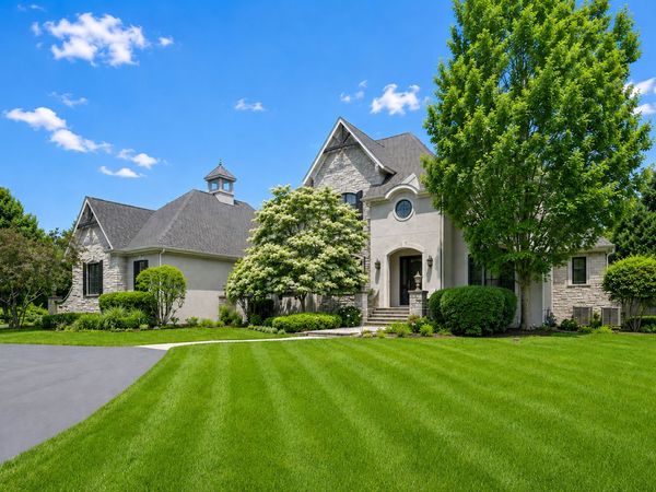 10N618 Manchester Lane, Elgin, IL 60124