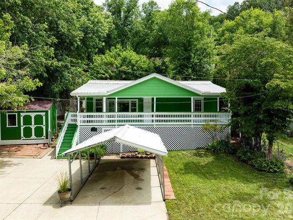 389 Rollins Road, Marshall, NC 28753