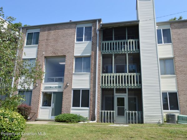 1704 Summit Pointe, Scranton, PA 18508