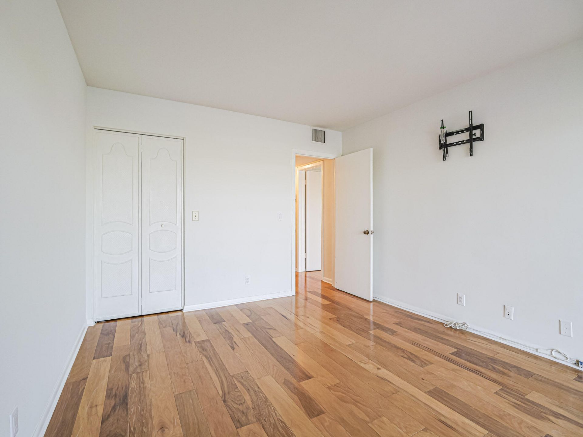 37 Yacht Club Drive, Unit 310, North Palm Beach, FL 33408 Photo