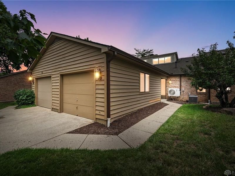 40 Rolling Hills Drive, Wyoming, OH 45215 Photo 2