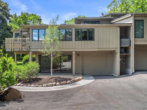 711 Thornridge COURT, Unit B, Fontana, WI 53125