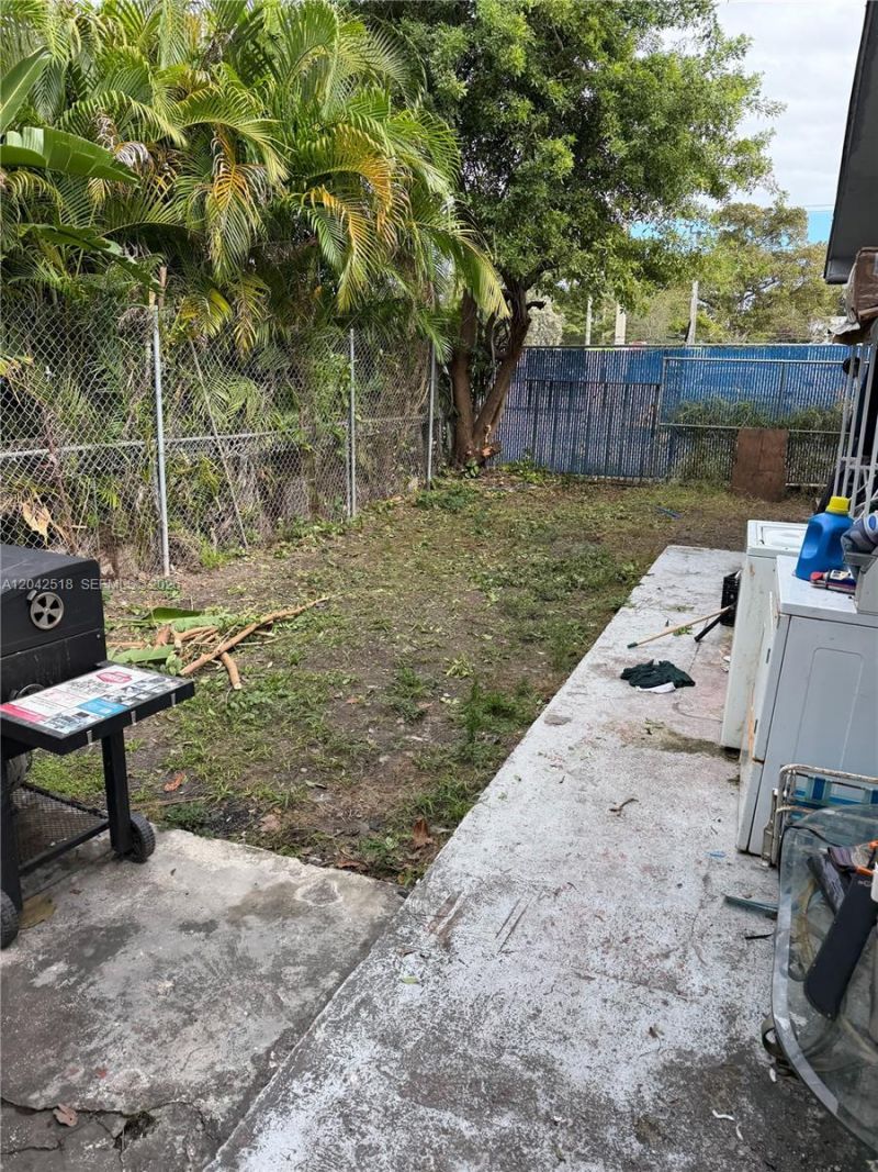 1717 NW 16th St , Miami, FL 33125 Photo