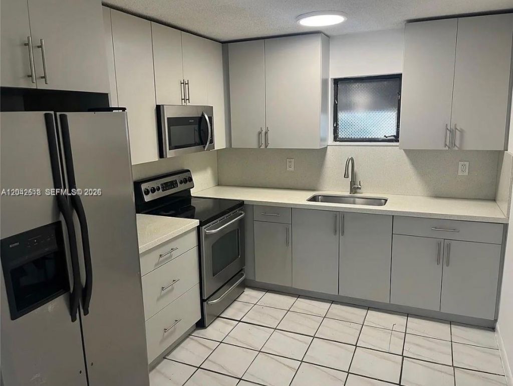 1717 NW 16th St , Miami, FL 33125 Photo