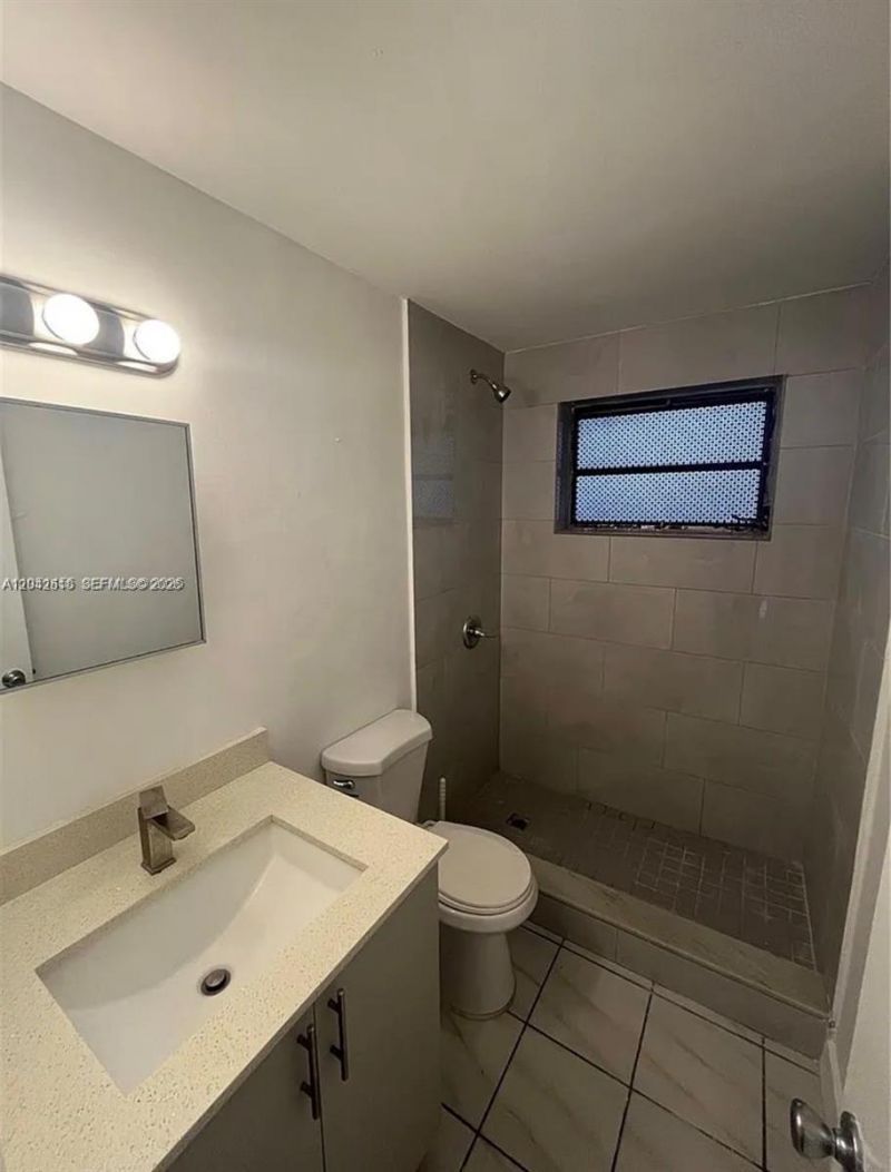 1717 NW 16th St , Miami, FL 33125 Photo