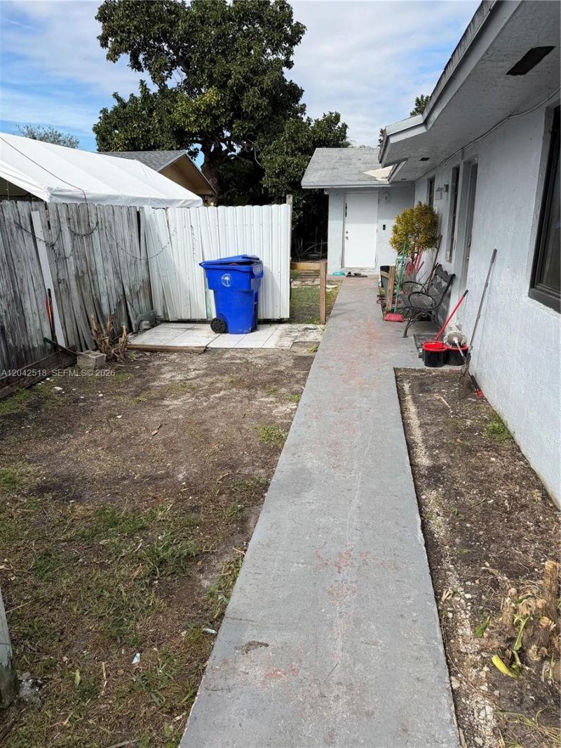 1717 NW 16th St , Miami, FL 33125 Photo