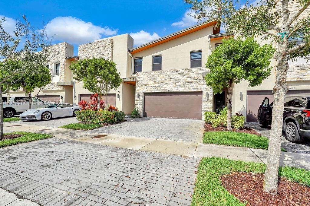 10533 NW 81st St , Doral, FL 33178 Photo