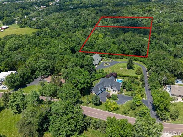 12763 #R Weber Hill Road, Sunset Hills, MO 63127