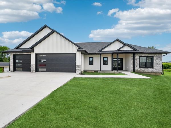 4832 Steel Court , Marion, IA 52302