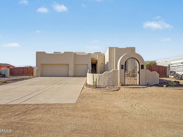 1120 E CIRCLE MOUNTAIN Road, New River, AZ 85087