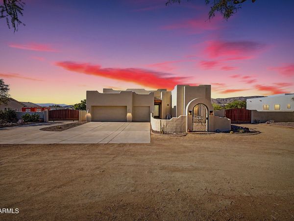 1120 E CIRCLE MOUNTAIN Road, New River, AZ 85087