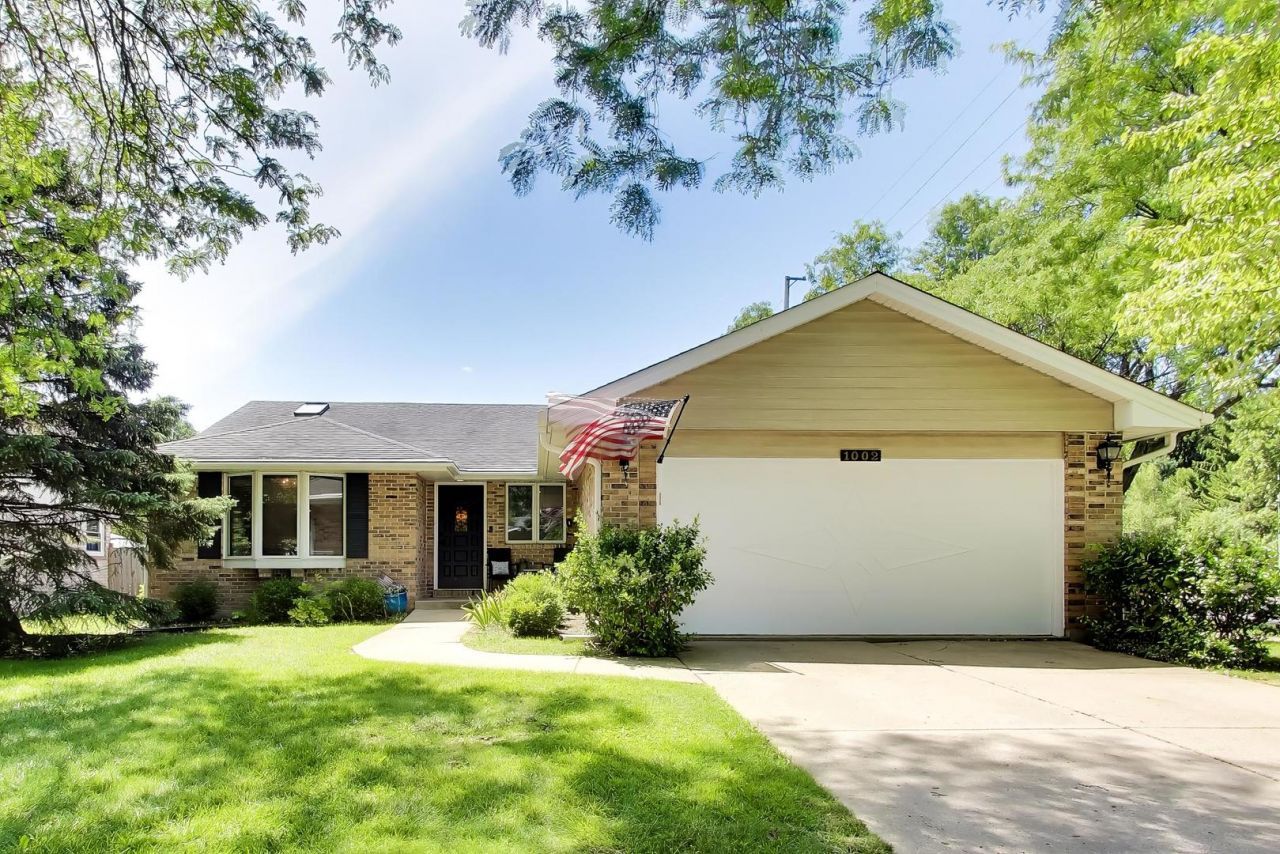 1002 S Haddow Avenue, Arlington Heights, IL 60005 Main Photo