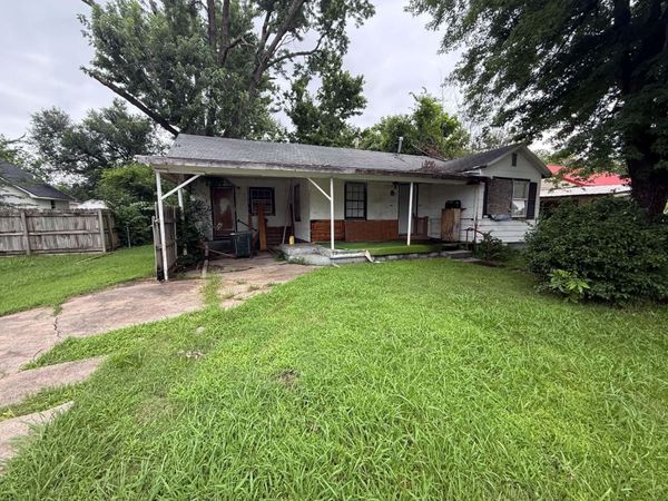 712 Harned Avenue , Miami, OK 74354