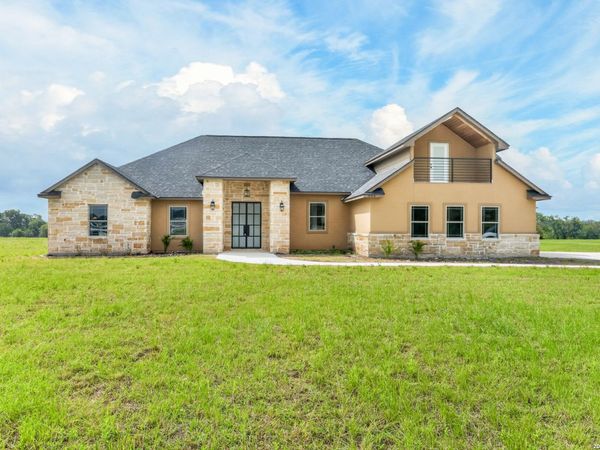 956 Horseshoe Falls, Bandera, TX 78003