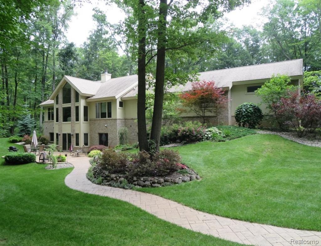 5388 Hartland Road, Hartland Township, MI 48430 Main Photo