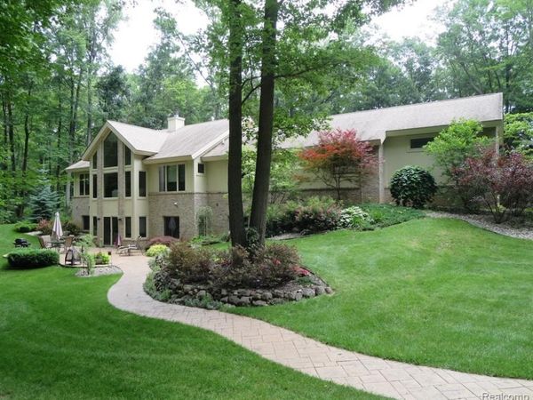 5388 Hartland Road, Hartland Twp, MI 48430