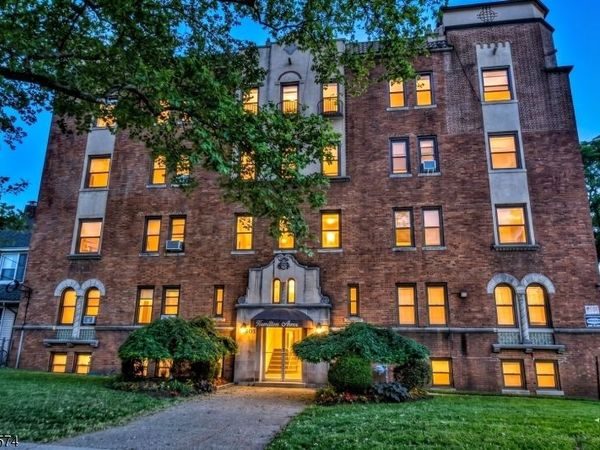 303 Hamilton Pl, Hackensack, NJ 07601