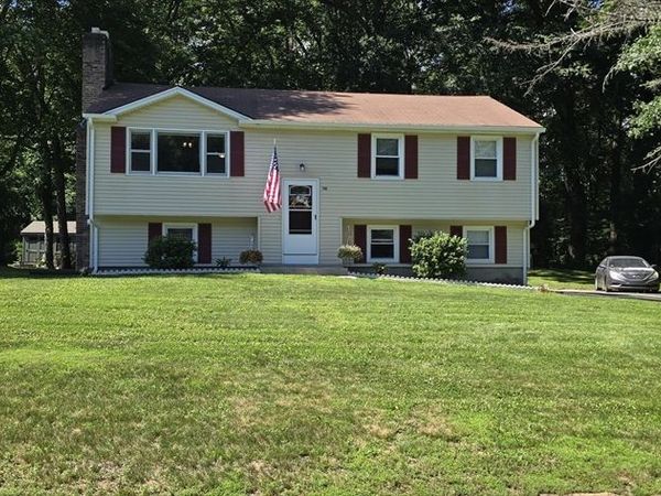 135 Red Fox Dr, Agawam, MA 01030