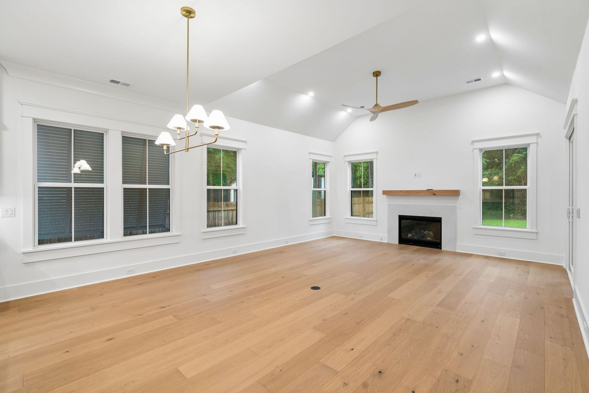 719 Eagle Street Photo 31