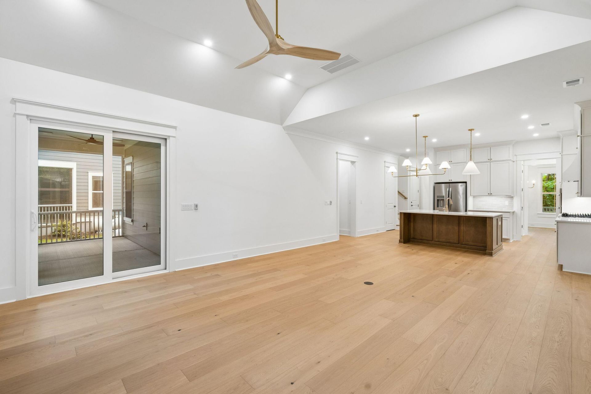 719 Eagle Street Photo 35
