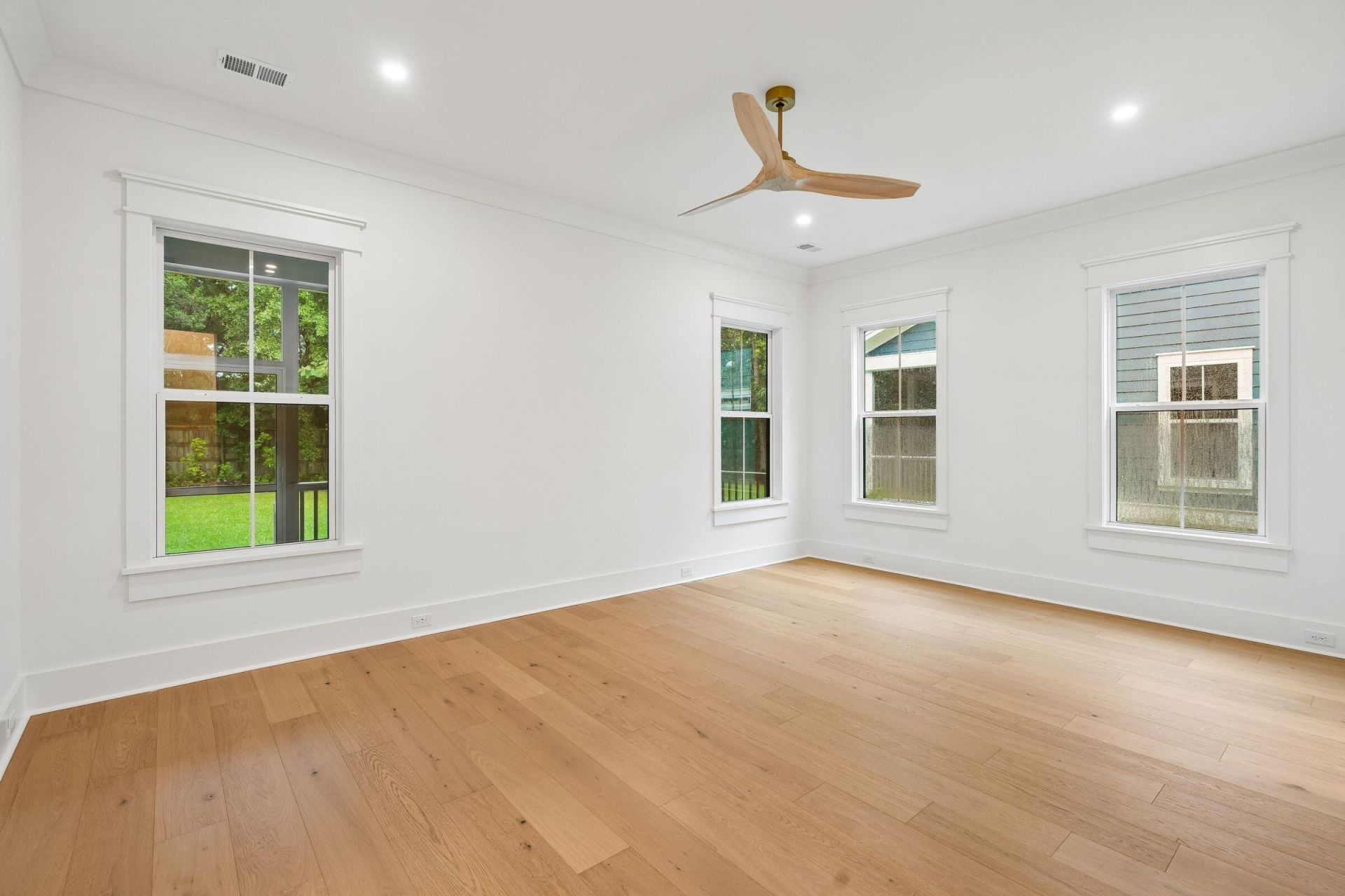 719 Eagle Street Photo 36