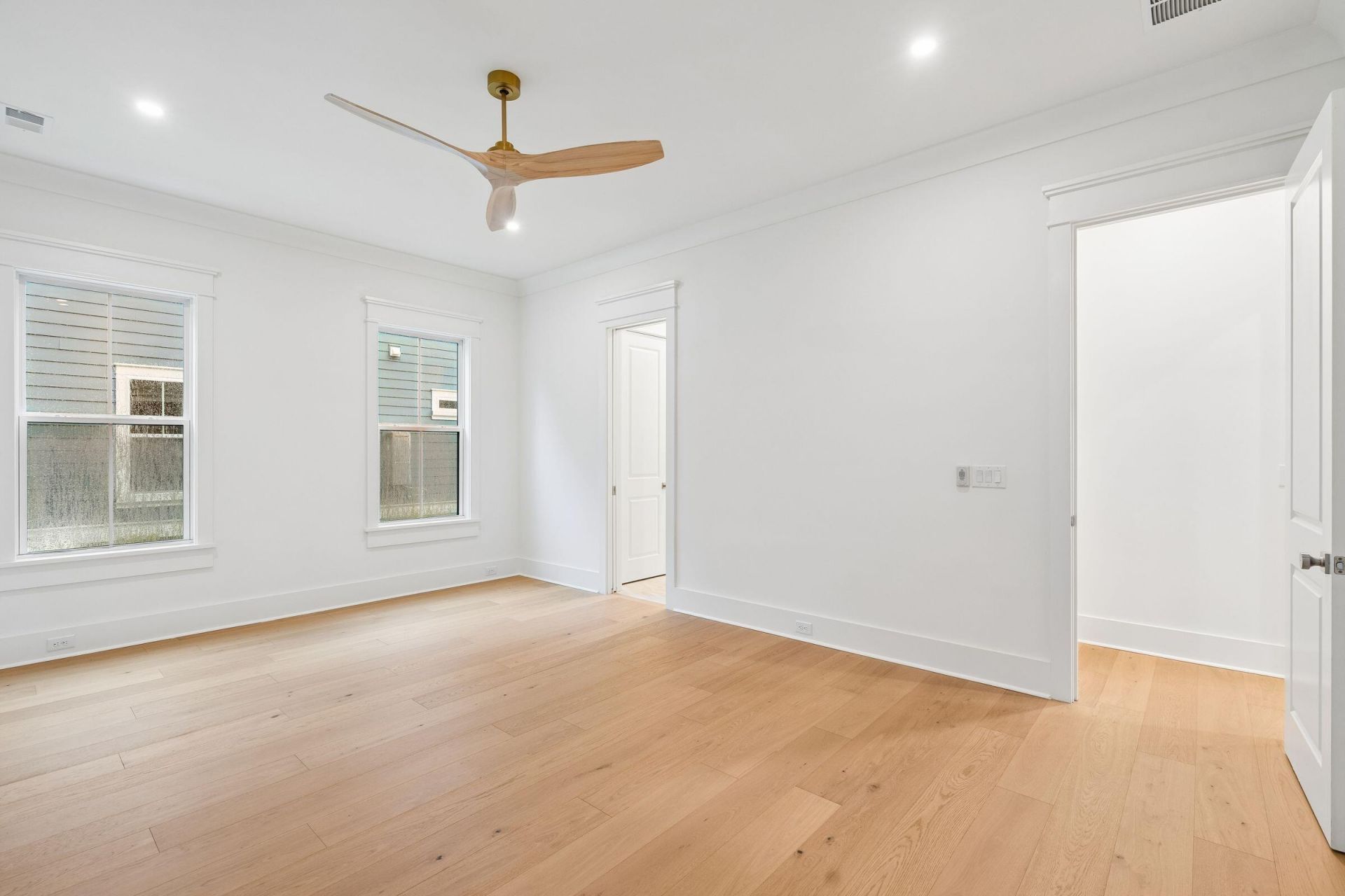 719 Eagle Street Photo 37