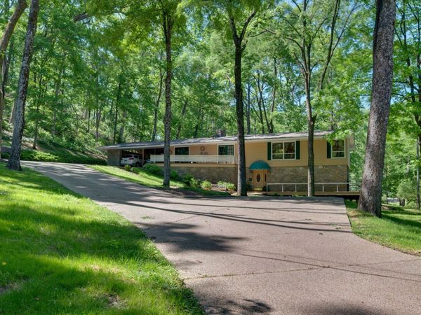 945 Forest Acres Ct, Nashville, TN 37220
