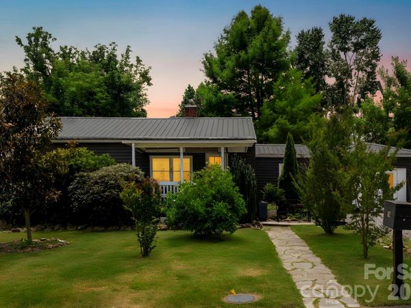 10 Eola Avenue, Asheville, NC 28806