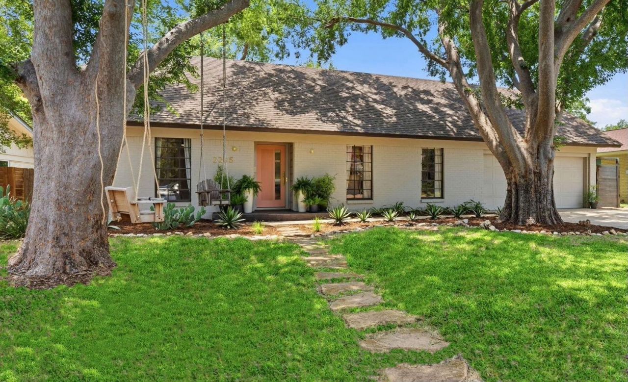 2205 Laramie Trl, Austin, TX 78745 Main Photo