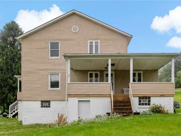 28 Peterson St, Avella, PA 15312