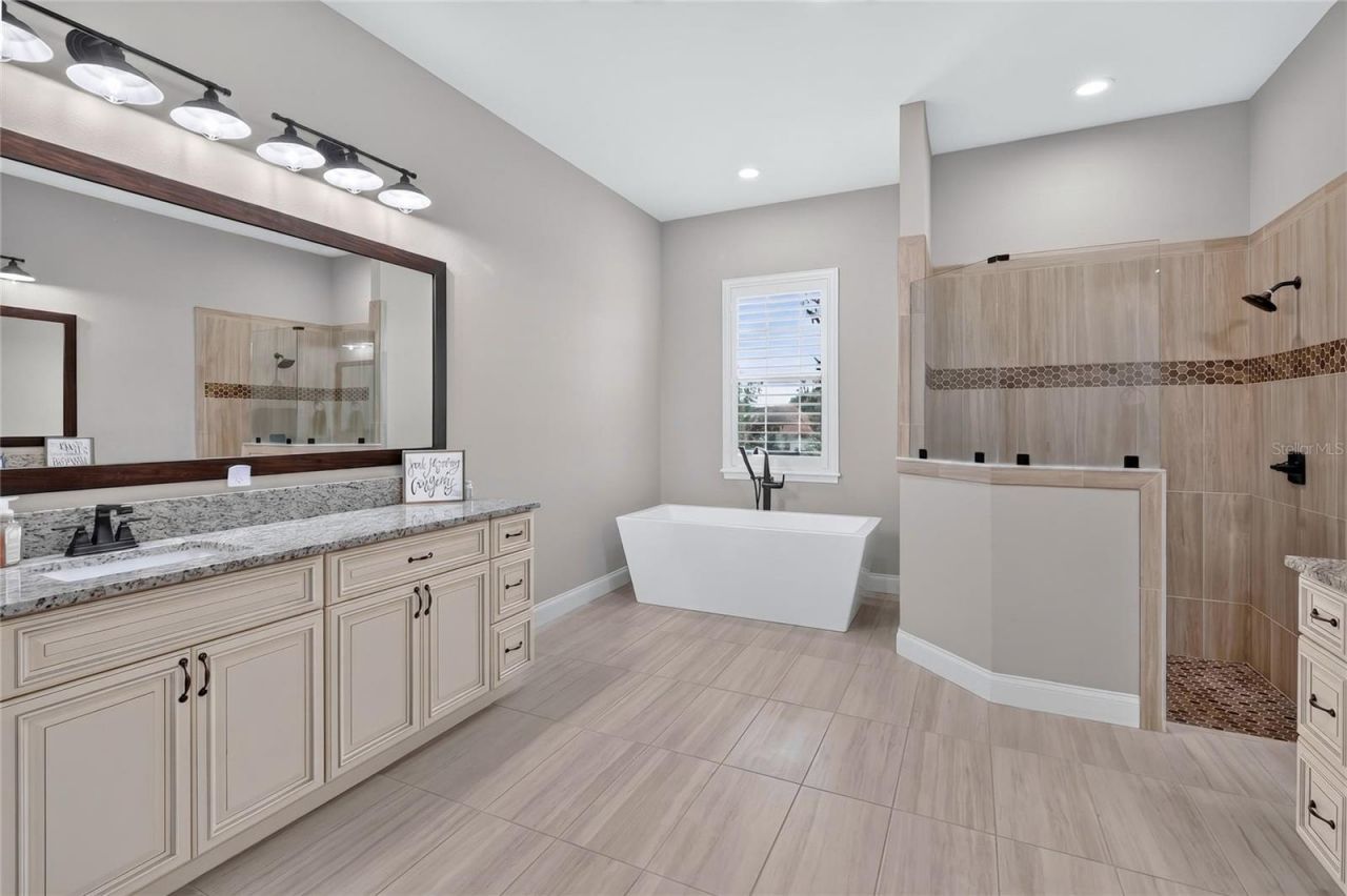 2564 Delphi Woods Circle , Lakeland, FL 33812 Photo