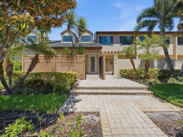 819 HIGHLAND STREET N, ST PETERSBURG, FL 33701