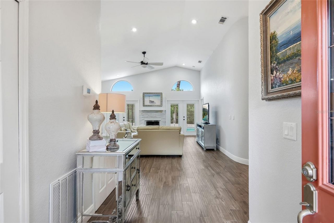 5274 White Sand Circle Ne, Saint Petersburg, FL 33703 Photo