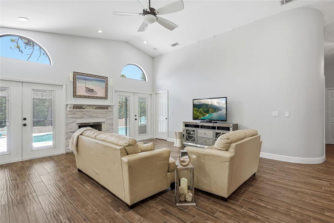 5274 White Sand Circle Ne, Saint Petersburg, FL 33703 Photo