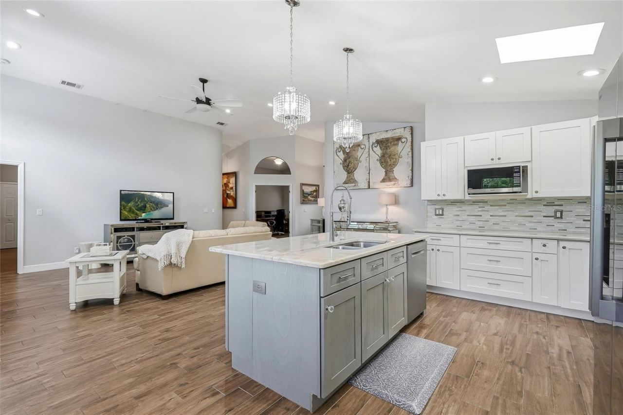 5274 White Sand Circle Ne, Saint Petersburg, FL 33703 Photo
