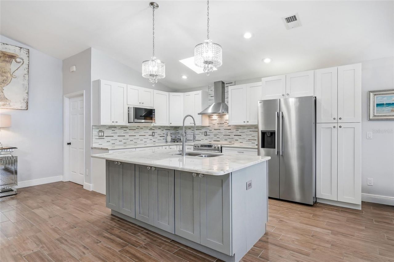5274 White Sand Circle Ne, Saint Petersburg, FL 33703 Photo