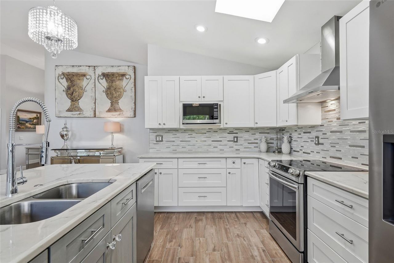 5274 White Sand Circle Ne, Saint Petersburg, FL 33703 Photo