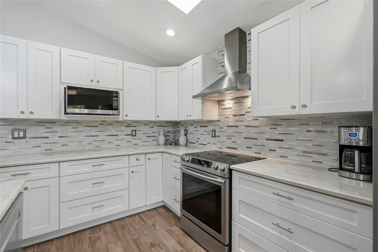 5274 White Sand Circle Ne, Saint Petersburg, FL 33703 Photo