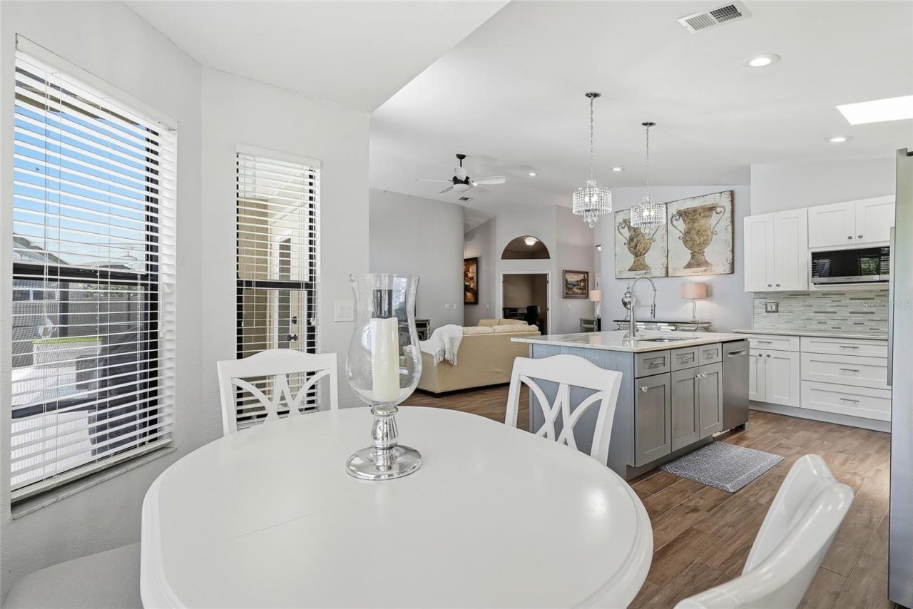 5274 White Sand Circle Ne, Saint Petersburg, FL 33703 Photo