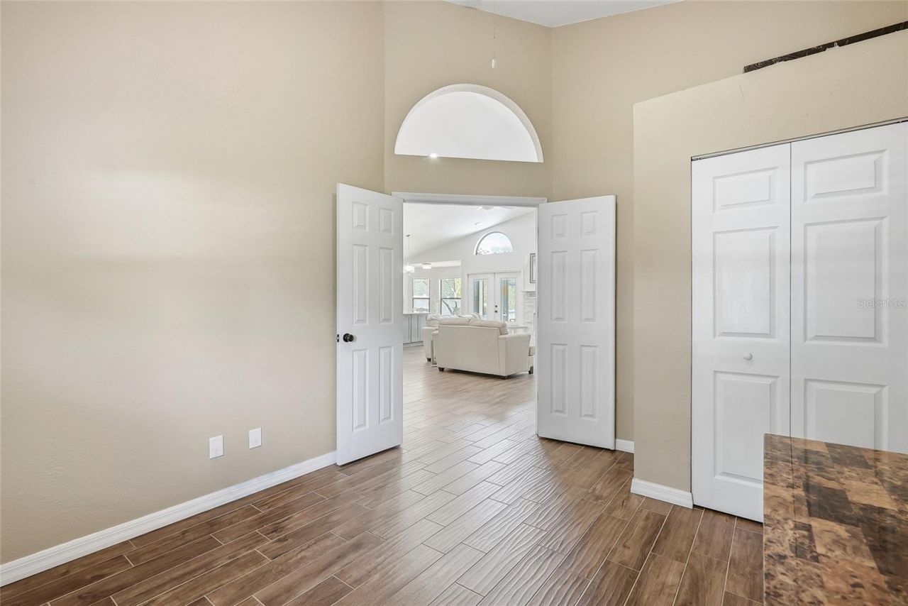5274 White Sand Circle Ne, Saint Petersburg, FL 33703 Photo