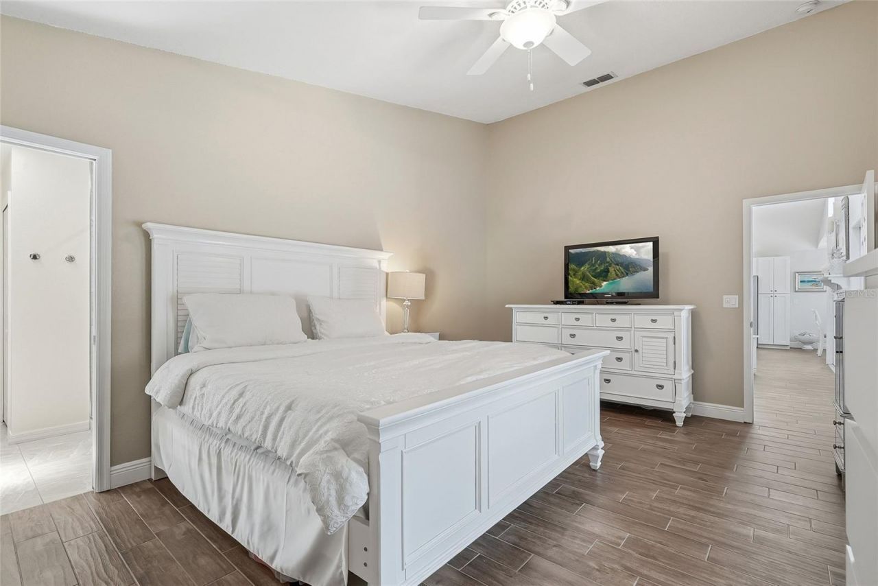 5274 White Sand Circle Ne, Saint Petersburg, FL 33703 Photo